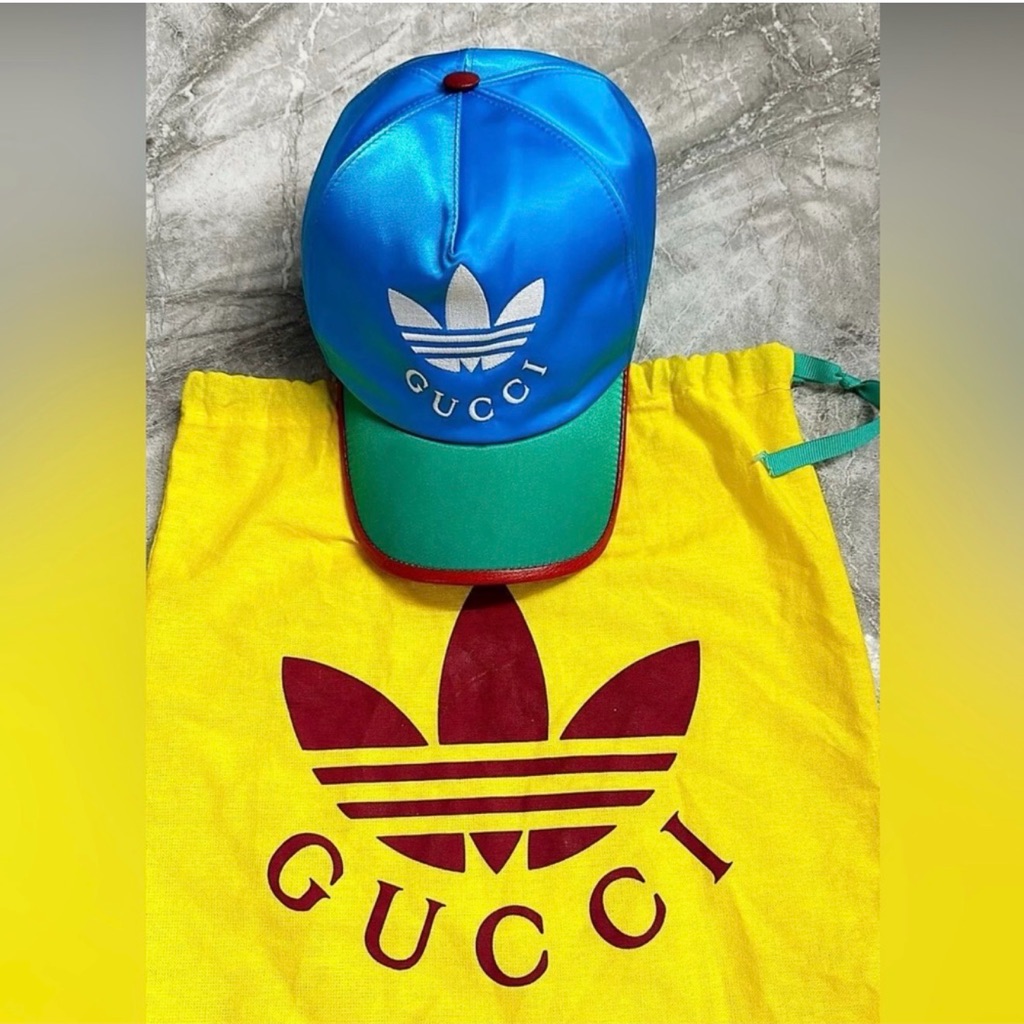 Gucci Men/Women Bright Blue Cap With Green Brim And Red Trim